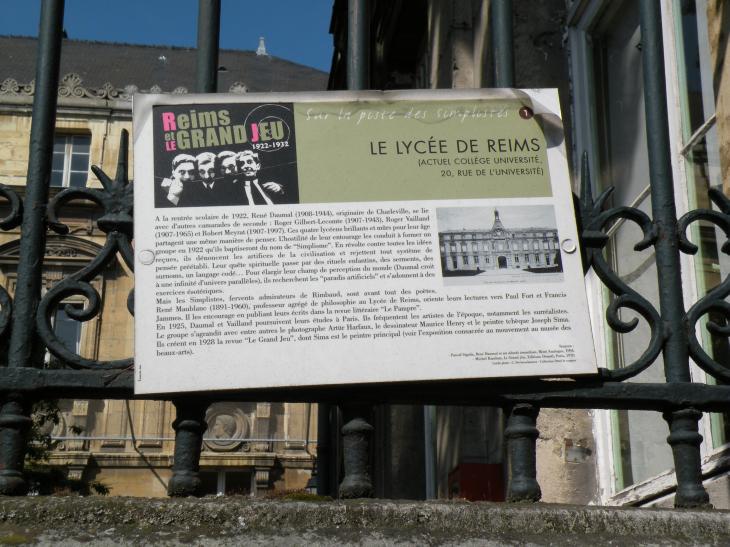  panneau explicatif sur les simpliste et le lycée de Reims (actuel collège Université)